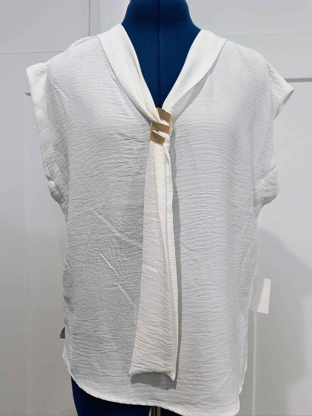 NWT PerSeption Concept White Sleeveless Tie-Front Blouse with Gold Accent